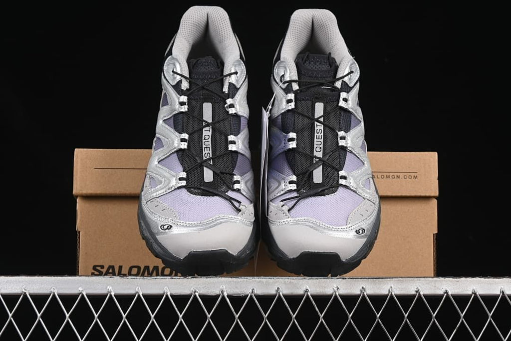 Front view of the pair displayed on the Salomon box