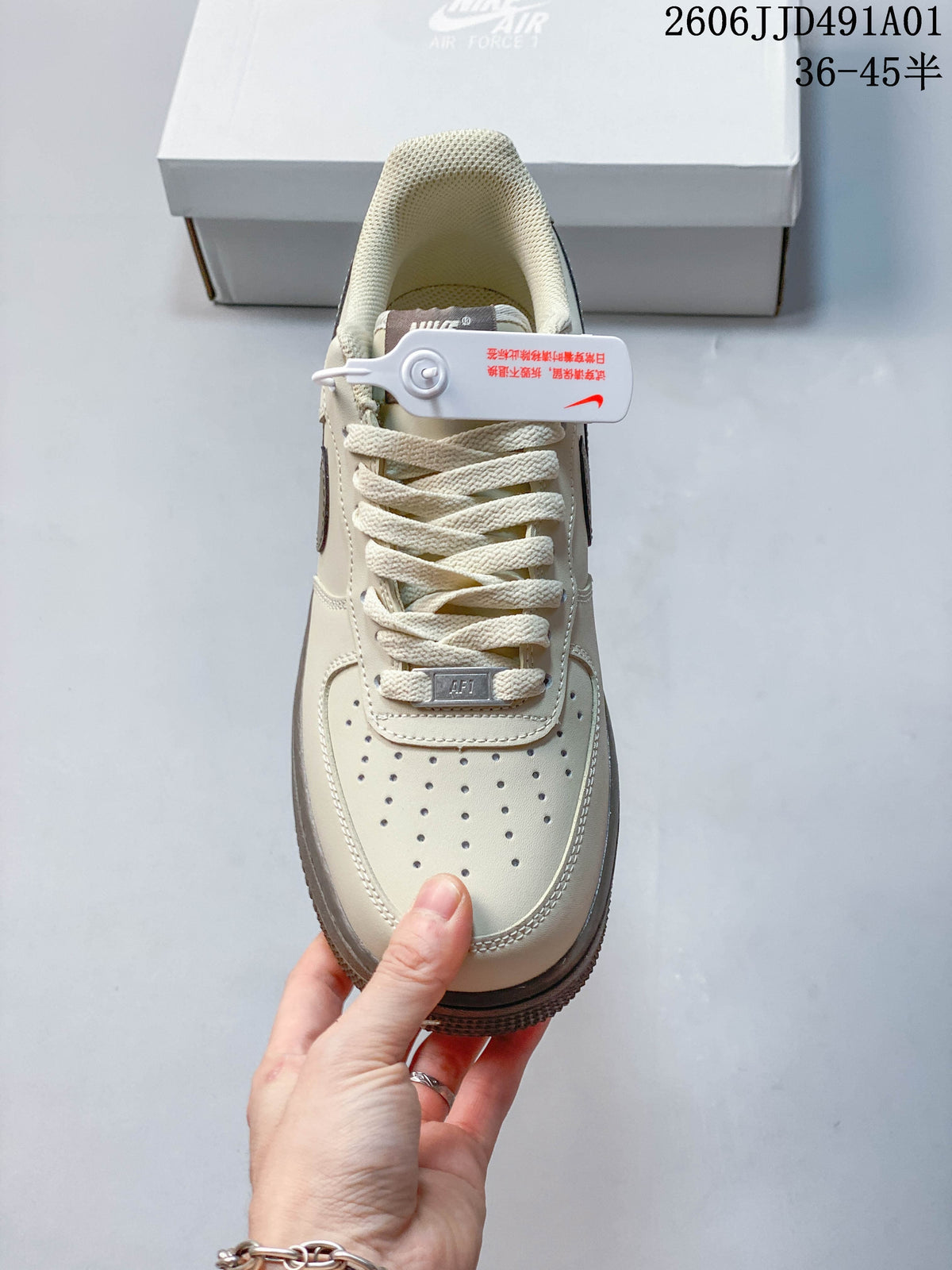 Top view highlighting the laces and perforated toe