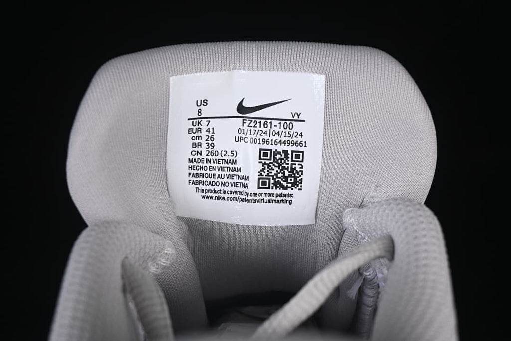 Tongue label showing the photographed shoe size and style code.