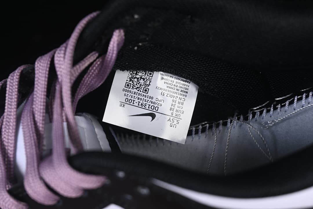 Interior size label showing a photographed sample size