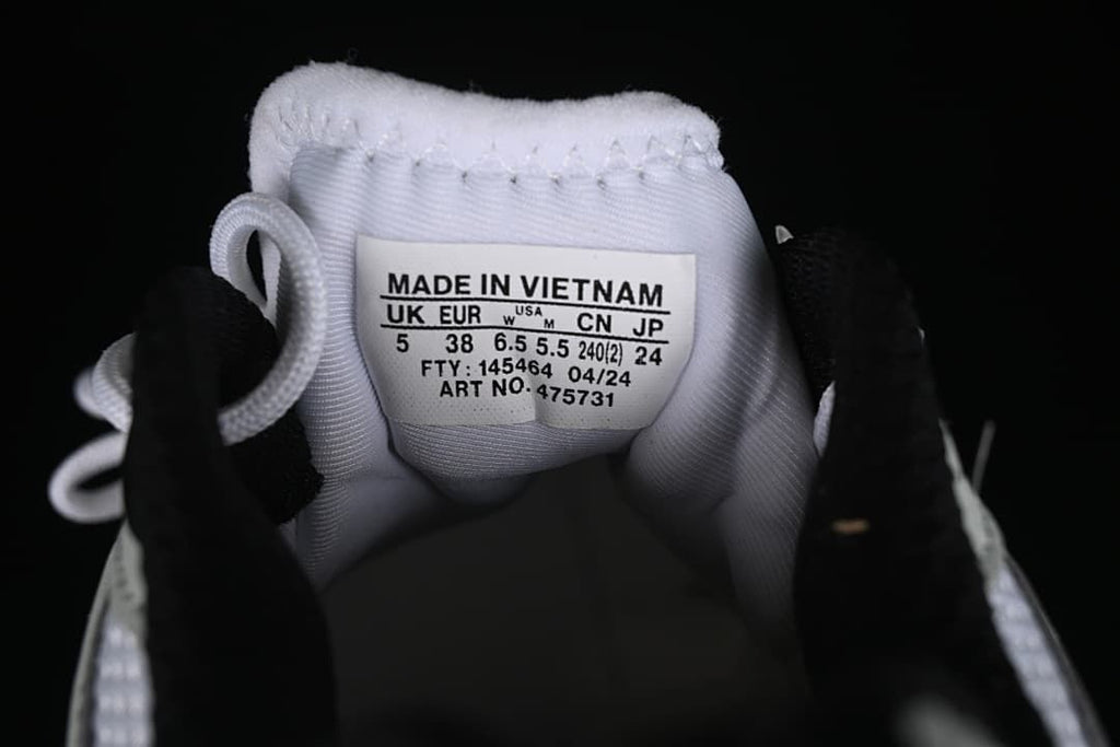 Tongue size label showing UK 5, EU 38, US women 6.5, US men 5.5, CN 240, and JP 24.
