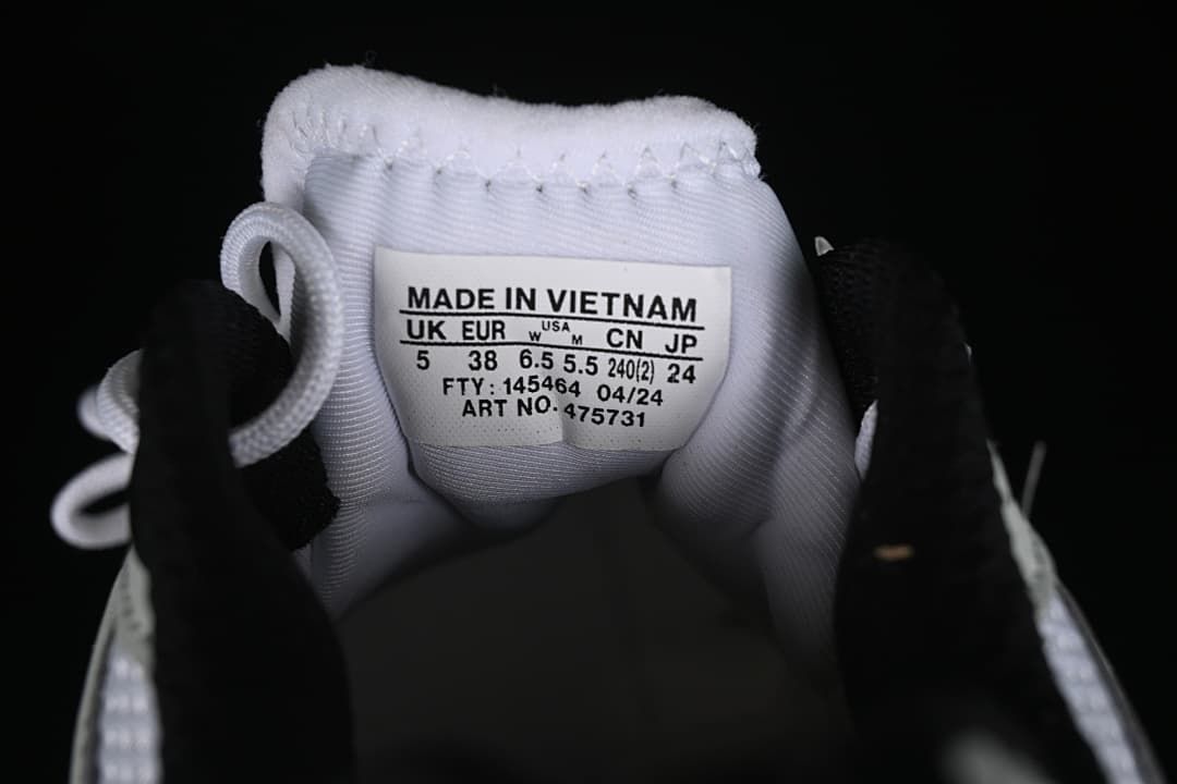 Tongue size label showing UK 5, EU 38, US women 6.5, US men 5.5, CN 240, and JP 24.
