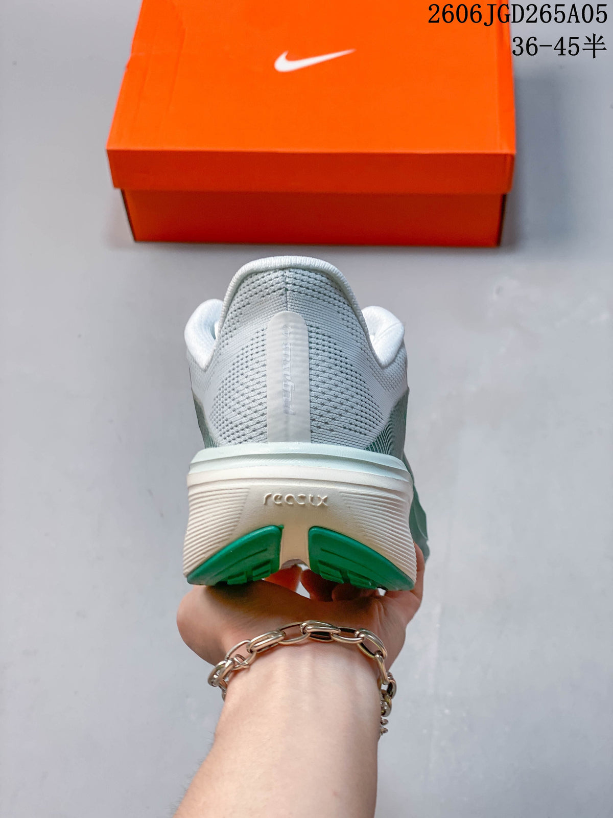 Rear view of the white and green running shoe, with size range text visible in the image