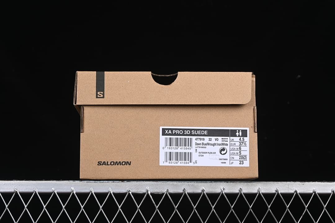 Shoe box label identifying the XA Pro 3D Suede model and product code 477919-22