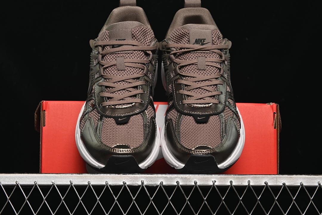 Front view of the pair placed on a red Nike shoe box