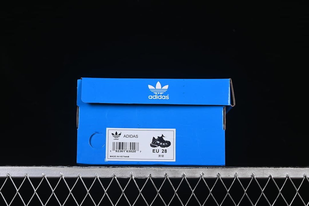 Blue shoe box with a label showing EU 28