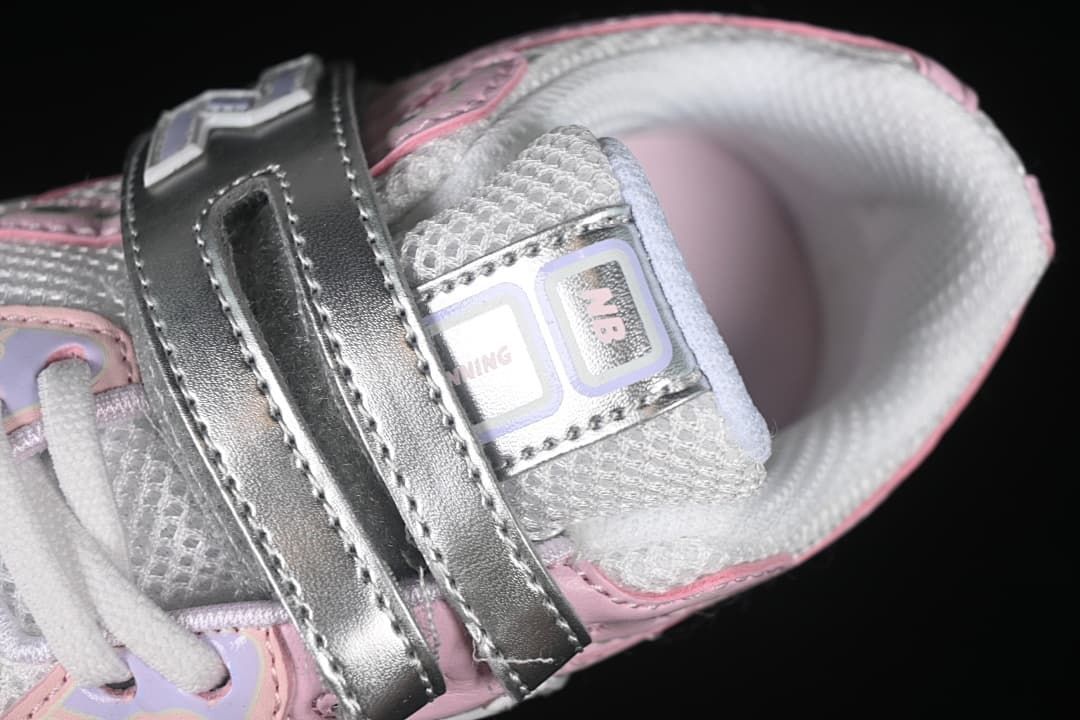 Close-up of the tongue and metallic hook-and-loop straps.