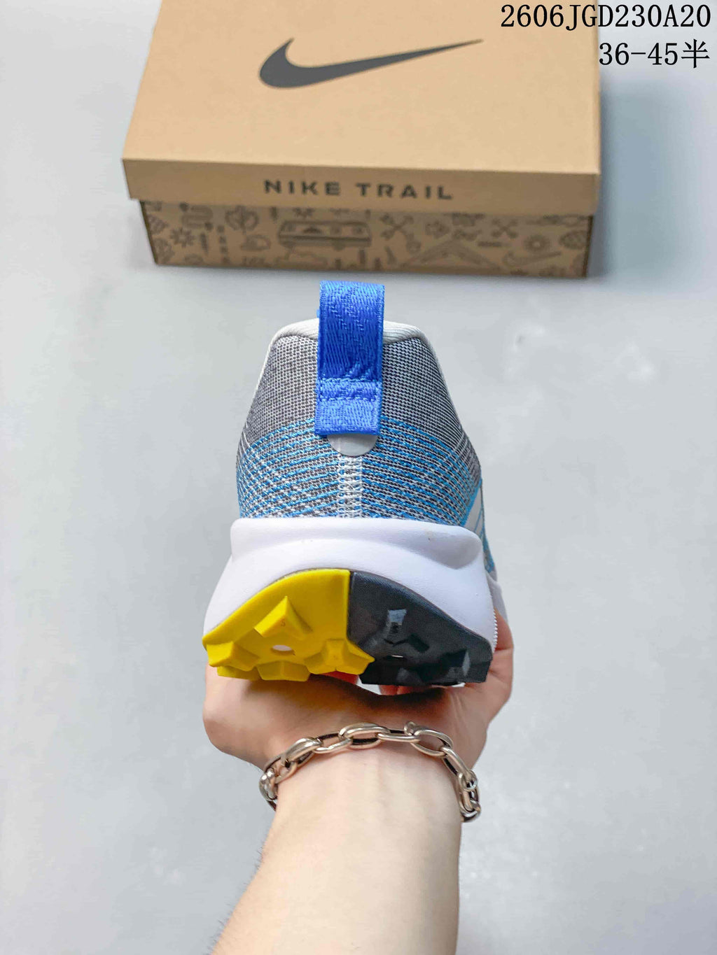 Rear view of the Nike Wildhorse 10 shoe with a blue heel pull tab and yellow and dark gray outsole lugs.