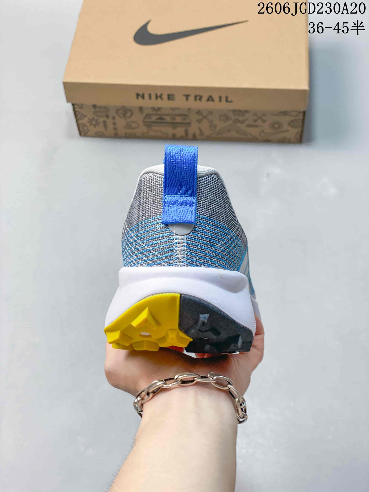 Rear view of the Nike Wildhorse 10 shoe with a blue heel pull tab and yellow and dark gray outsole lugs.