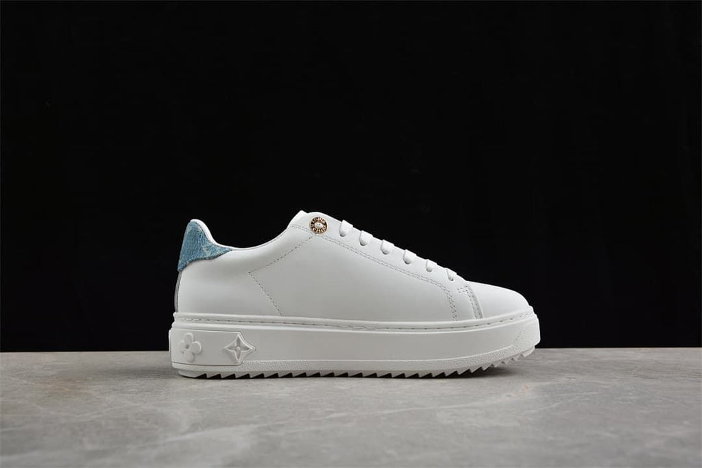 Side view of the white sneaker and platform sole