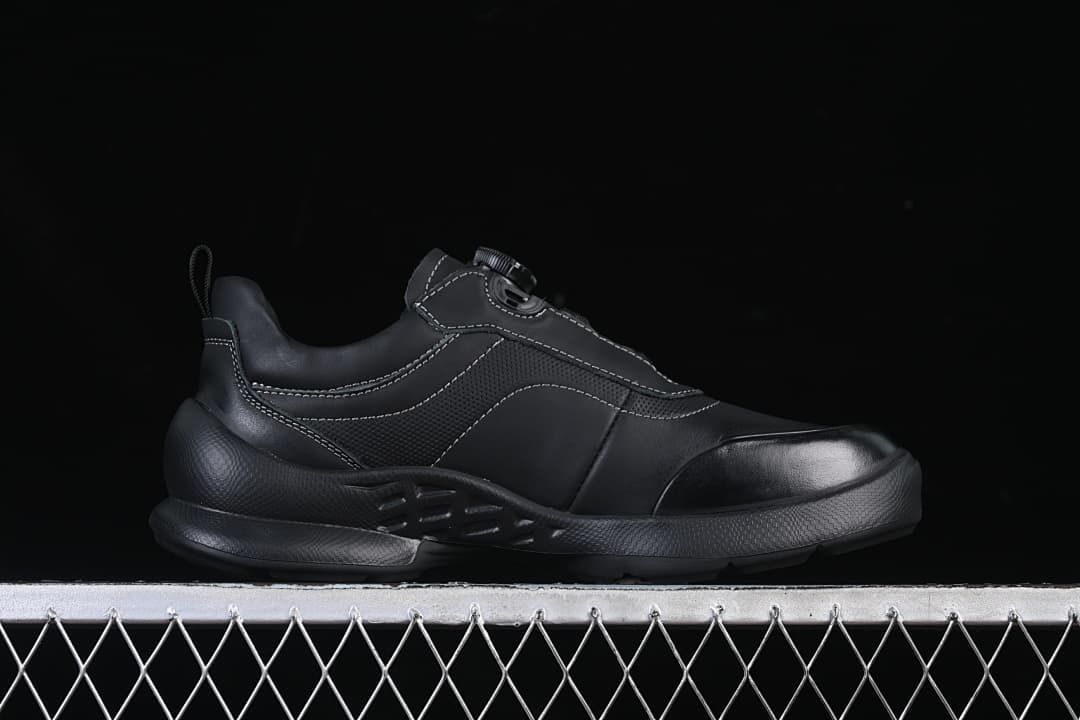 Side profile showing the black upper and sculpted sole