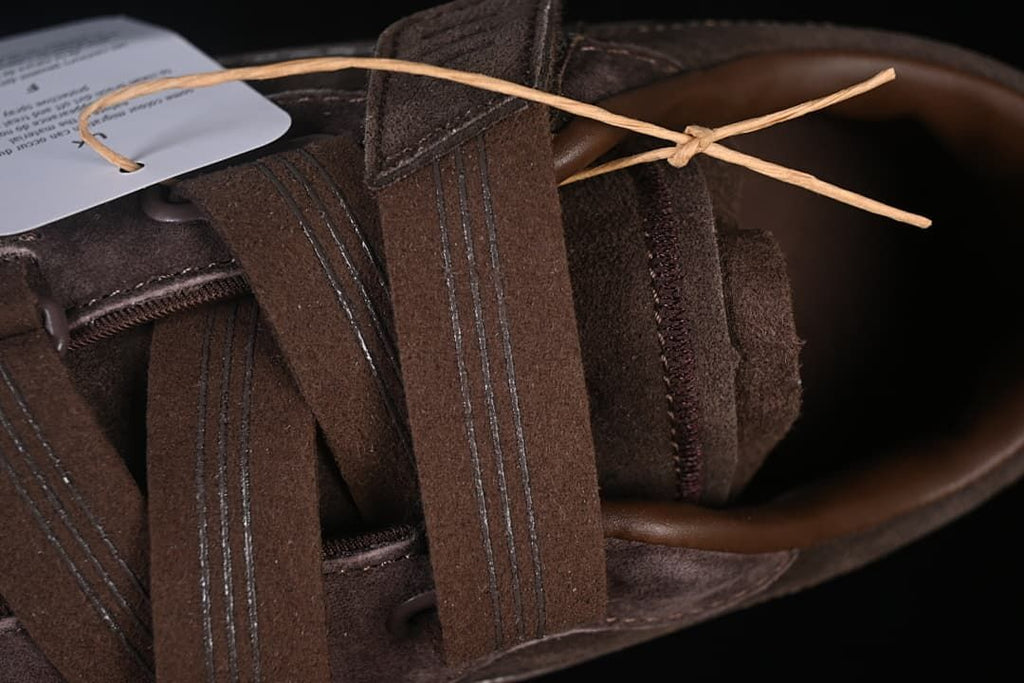 Close-up of the overlapping straps and upper.