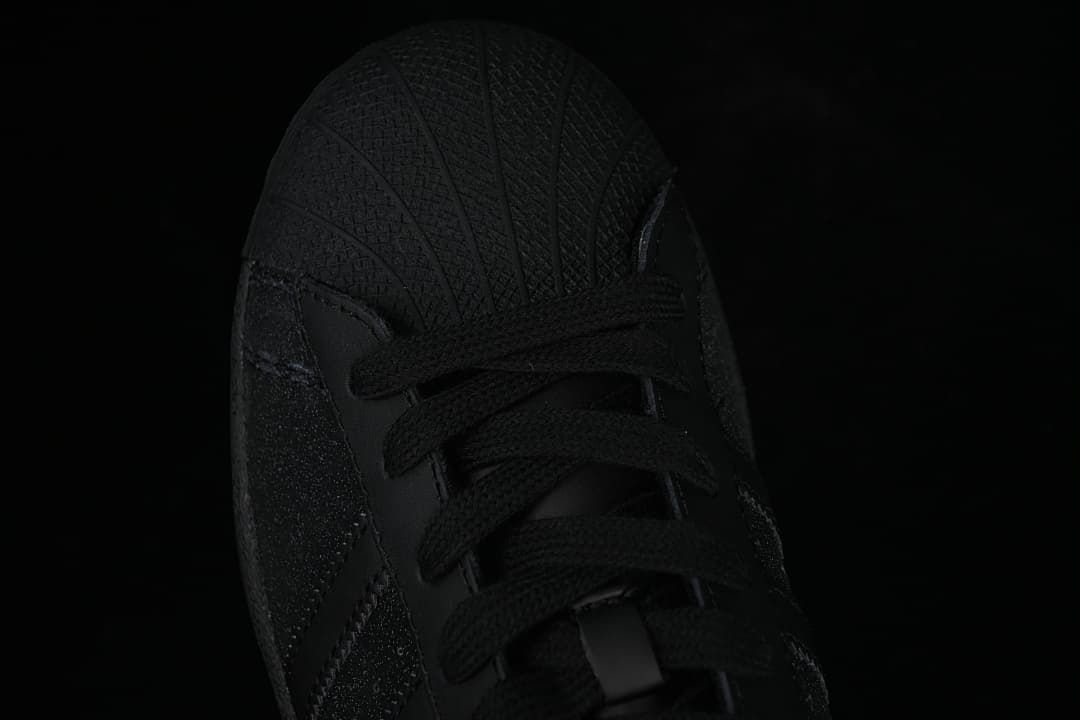 Top-down close-up of the black shell-toe front and laces