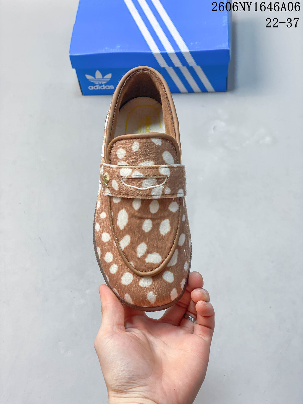 Top view of the spotted slip-on shoe and upper strap