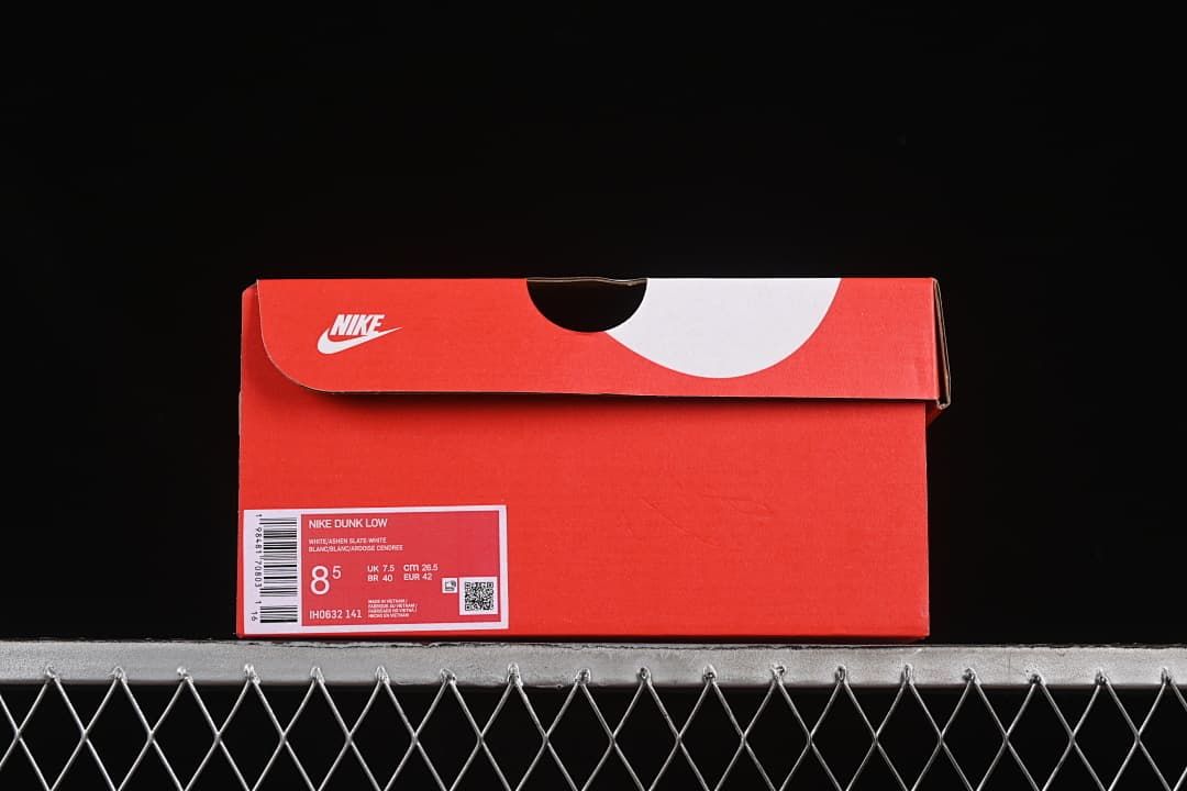 Nike Dunk Low shoebox label showing EU 42 and style code IH0632-141