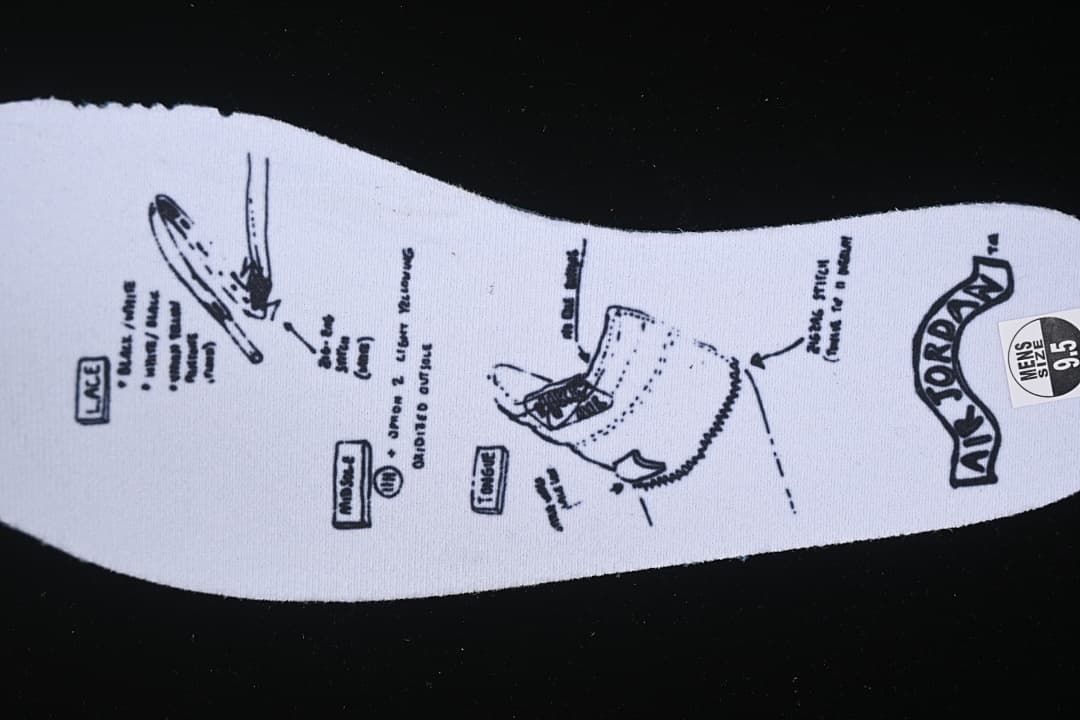 Printed insole with a size sticker reading Men's 9.5