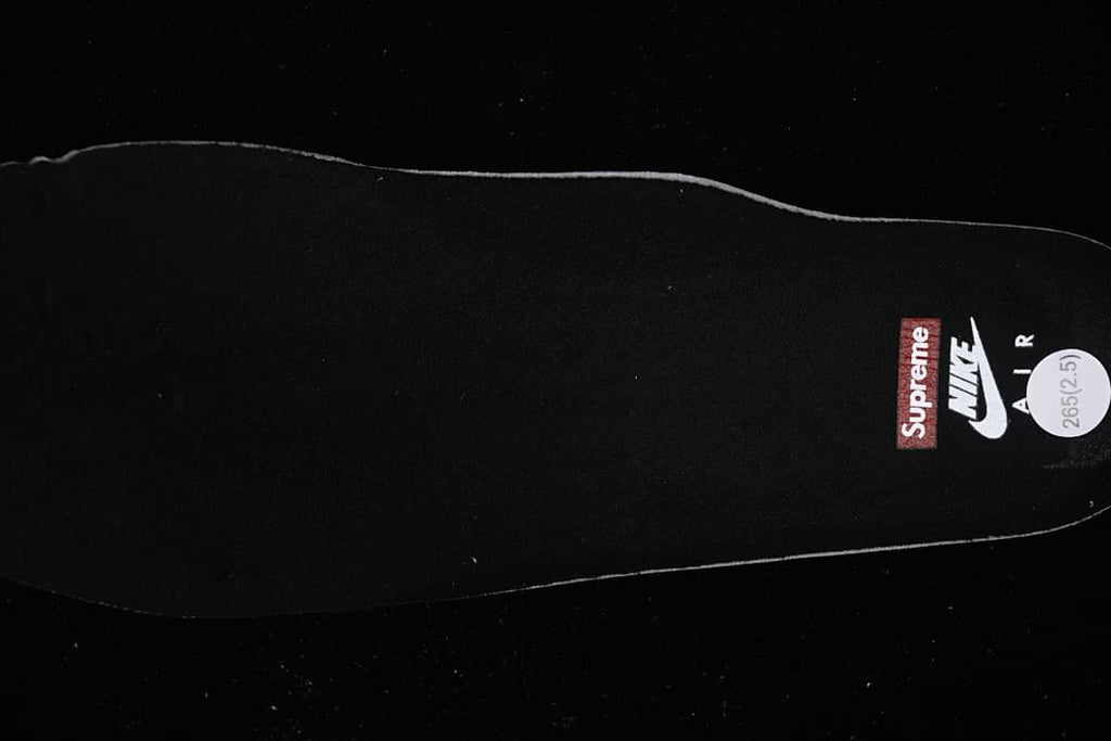 Black insole with Supreme and Nike Air branding and a visible 265 (2.5) marking