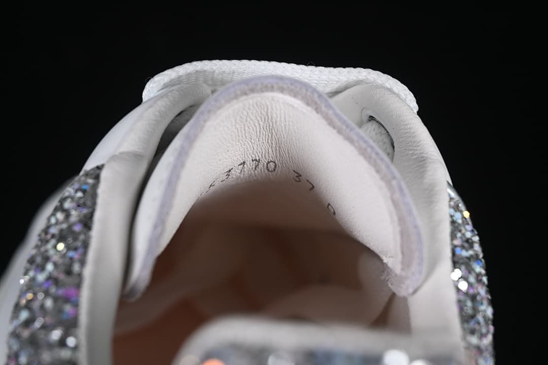 Close-up of the padded collar and interior.