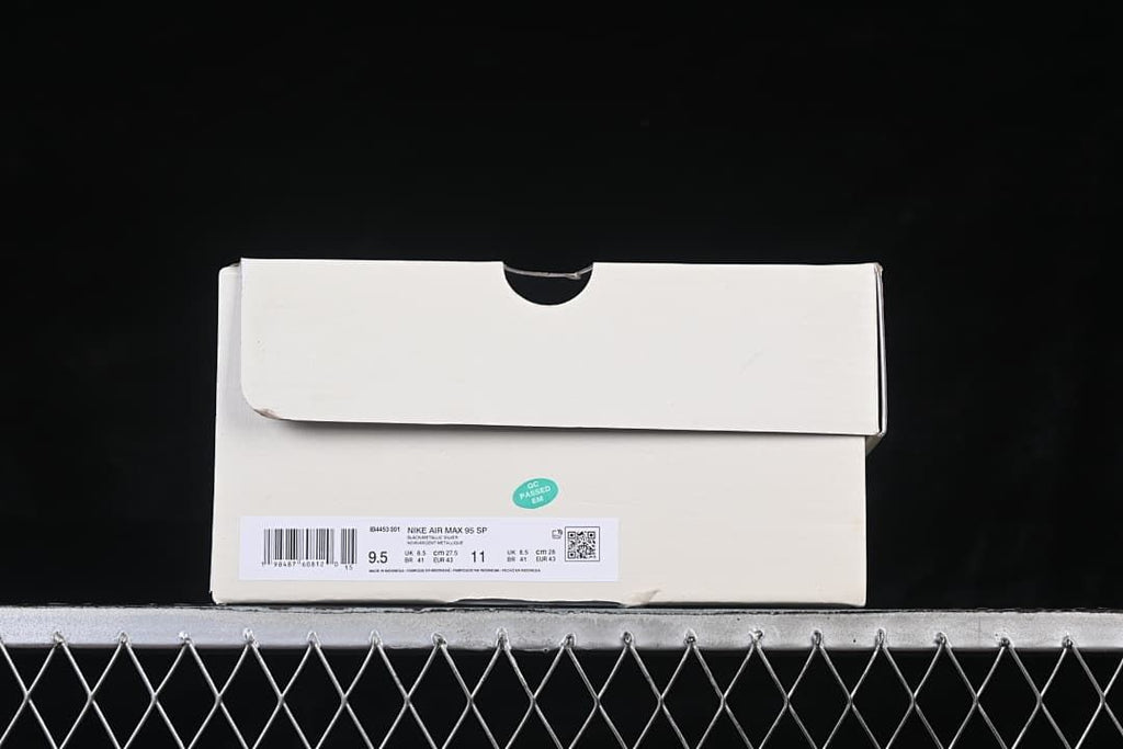 Shoe box label identifying the Nike Air Max 95 SP and sample size