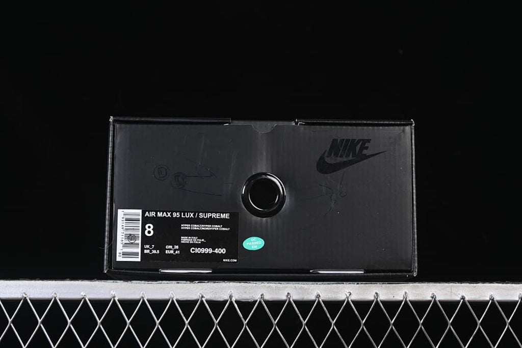 Box label identifying Air Max 95 Lux / Supreme, color Hyper Cobalt/Hyper Cobalt/Hyper Cobalt, EU 41, and style CI0999-400.