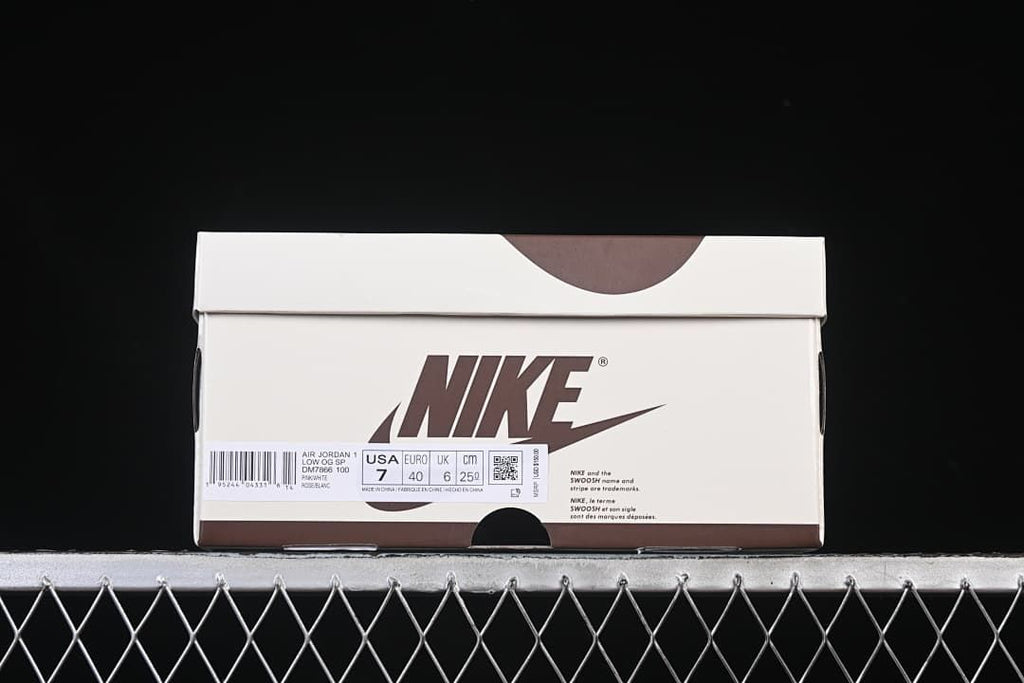 Shoebox label showing EU 40 and other sample size markings