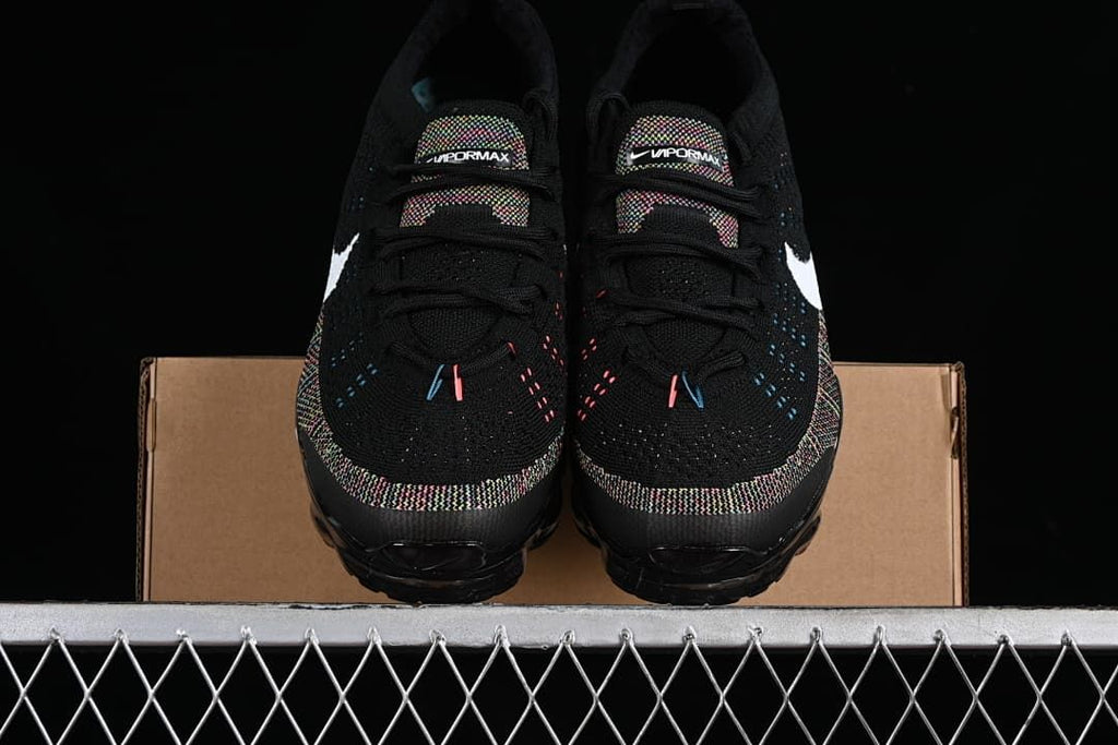 Pair of sneakers viewed from the front on a shoebox