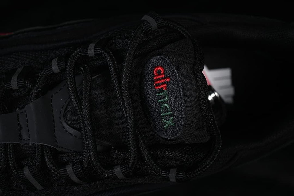 Close-up of the tongue with Air Max embroidery and black laces