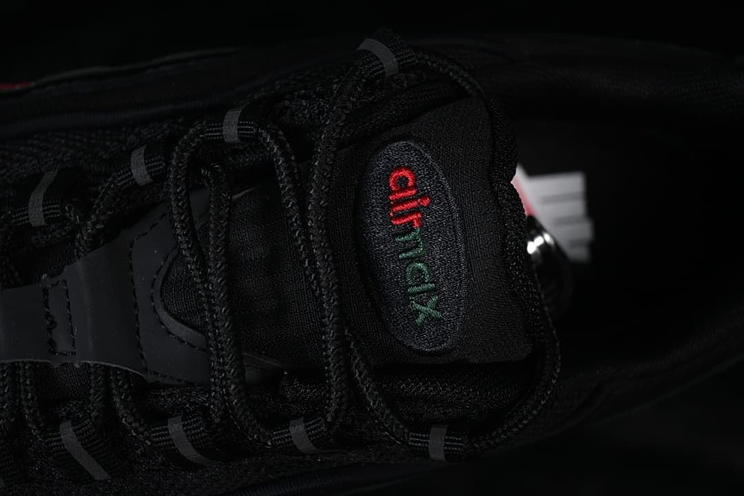 Close-up of the tongue with Air Max embroidery and black laces