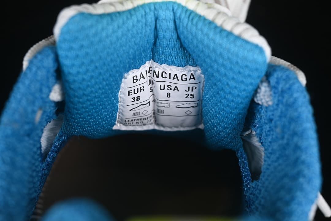 Close-up of the tongue size label marked EU 38