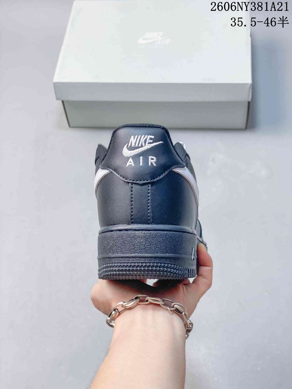 Rear view showing the heel branding and dark outsole; image text lists sizes 35.5–46.5.