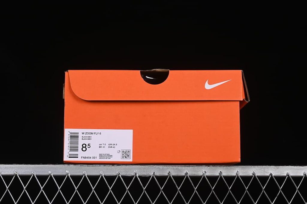 Orange shoe box with a label identifying the Zoom Fly 6 and sample size