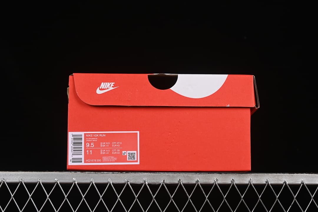 Nike shoe box label identifying the V2K Run and showing a sample size