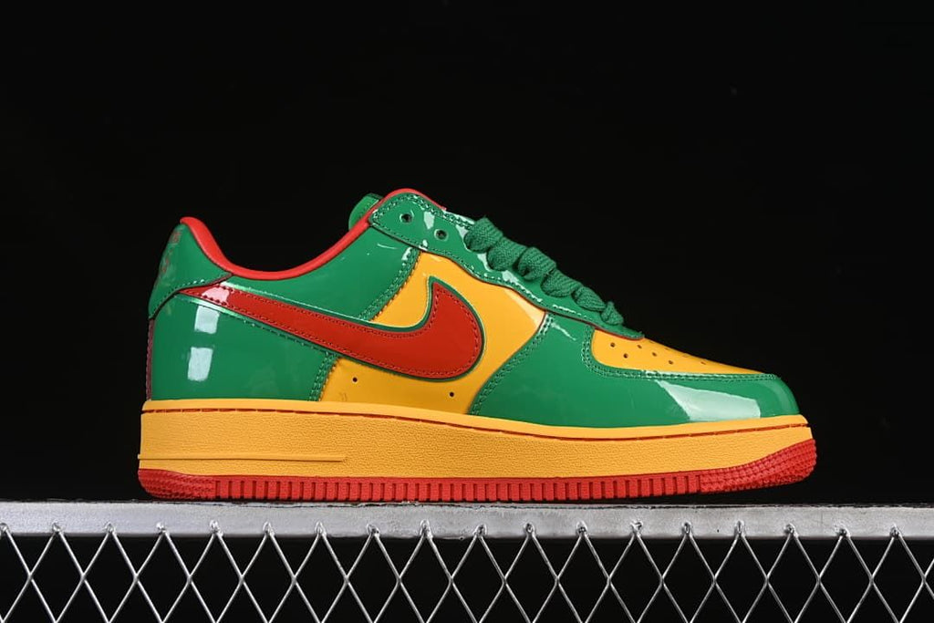 Side profile showing the color-block upper and contrasting sole