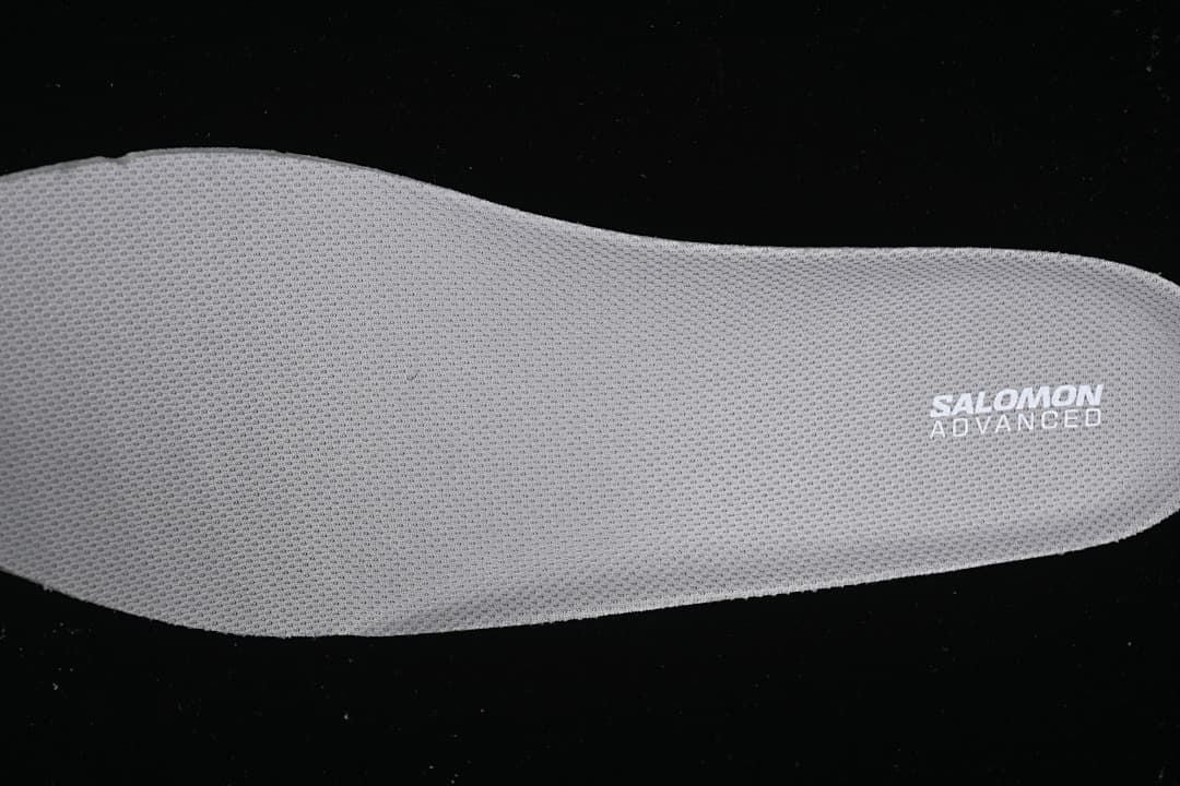 Close-up of the insole marked Salomon Advanced
