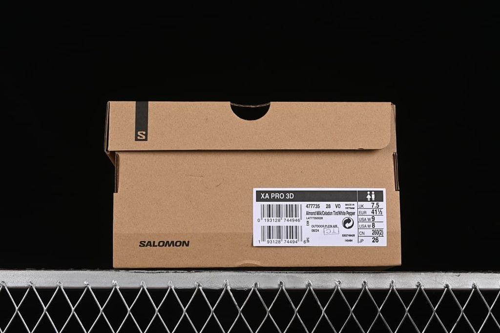 Salomon XA Pro 3D shoebox label showing model and sample sizing.