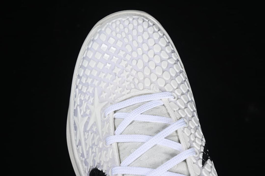 Top view of the patterned toe box and white laces