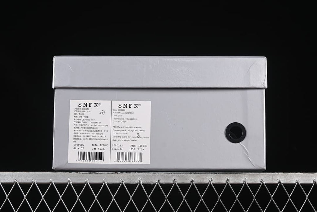 Product box label showing model S0002B2, white color, and sample size 37.