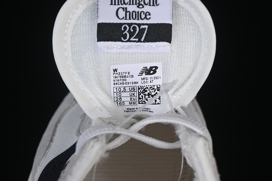 Tongue and size label showing model PH327FE and sample size EU 28.