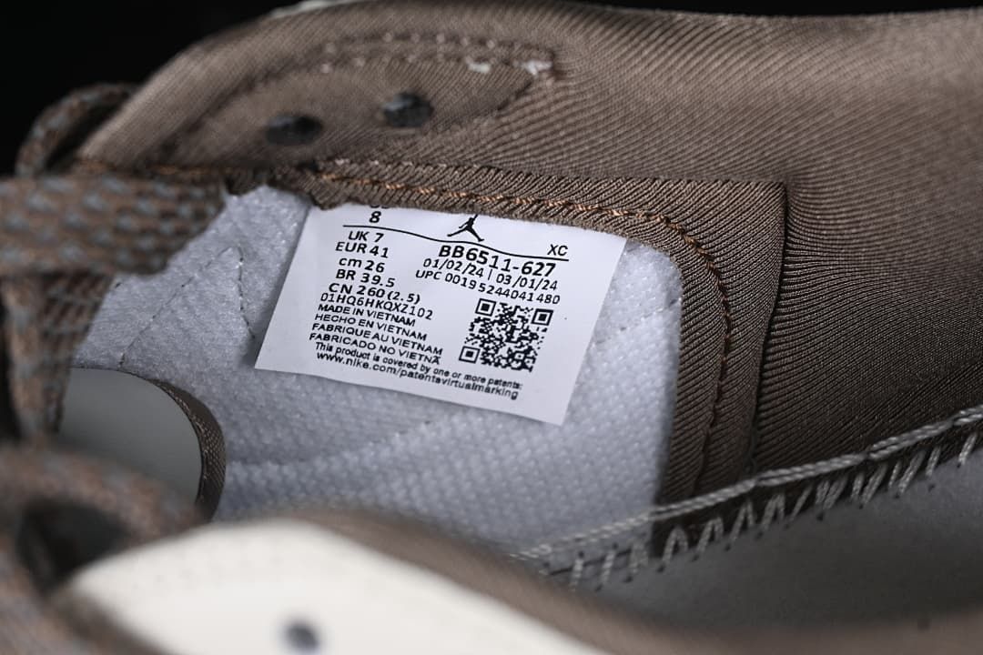 Interior size label showing UK 7, EU 41, and CM 26.