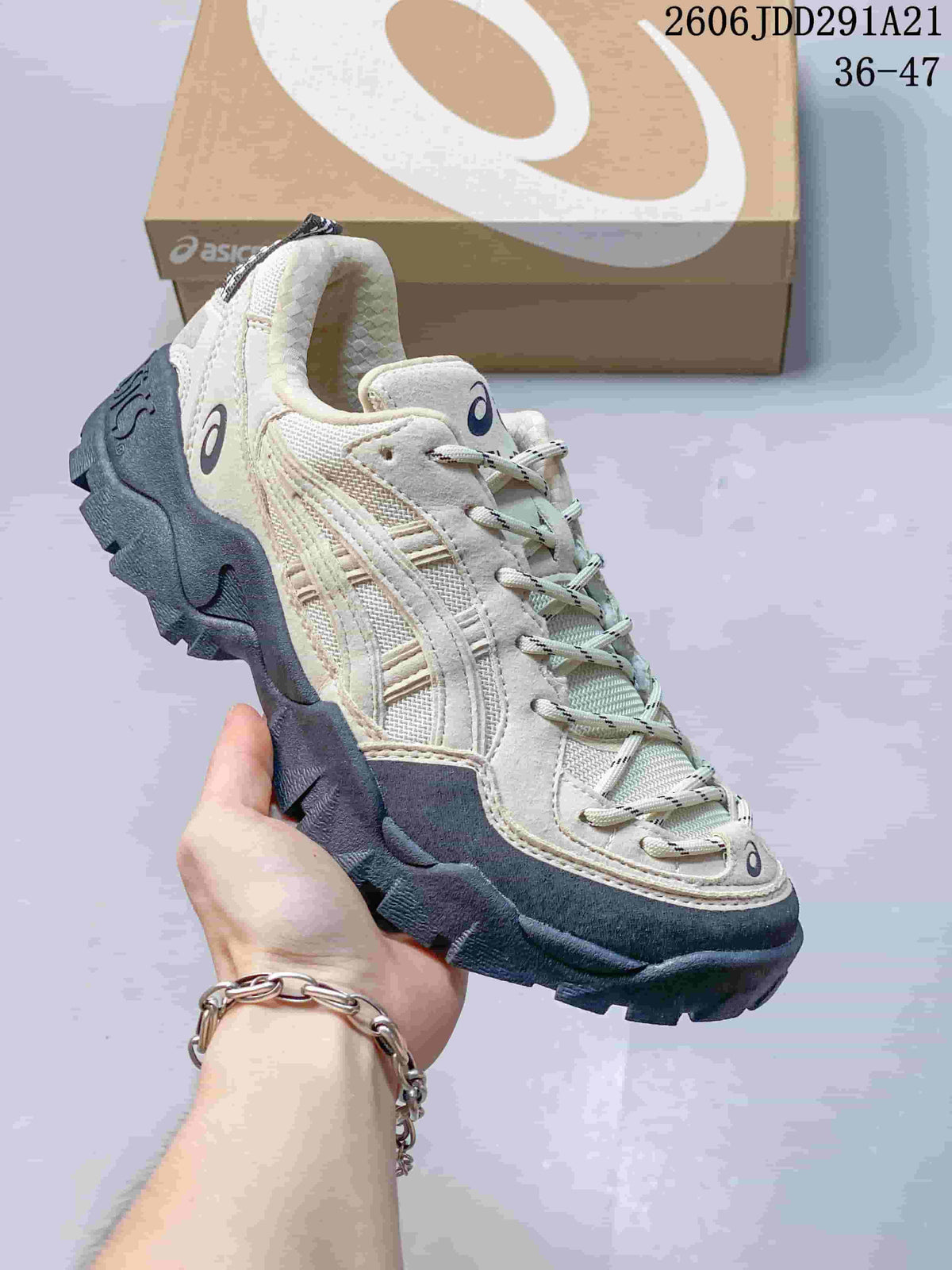 Light neutral ASICS GEL-PICKAX sneaker with a dark sculpted outsole.