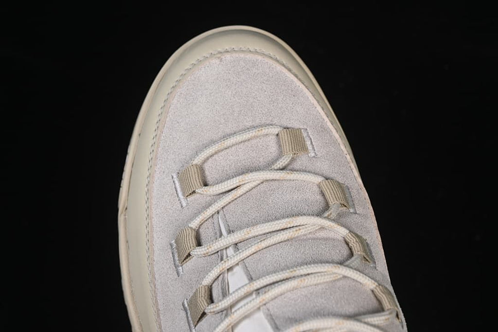 Top-down view of the lacing and toe area