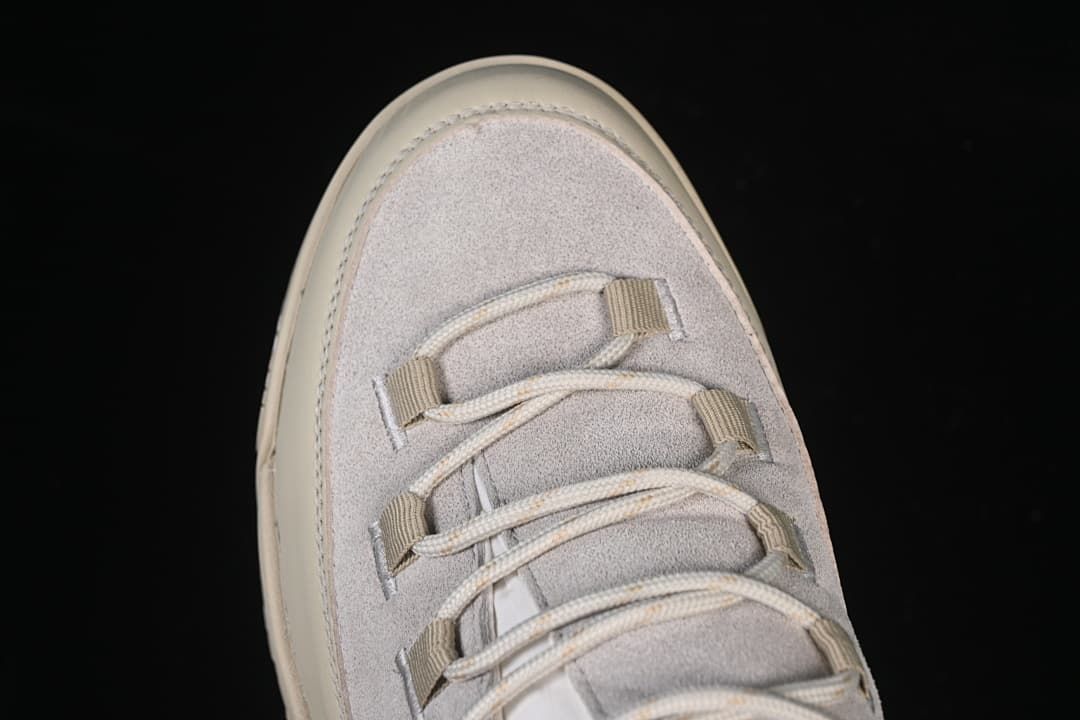 Top-down view of the lacing and toe area