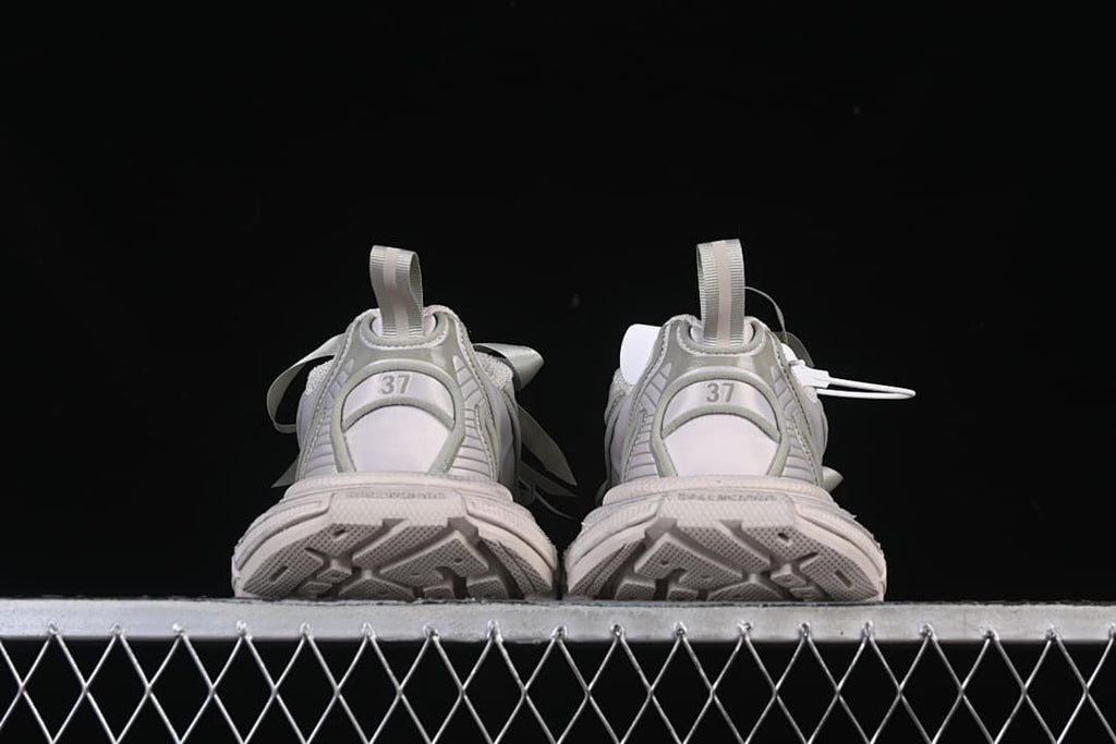 Rear view of the pair showing EU 37 markings and outsole tread