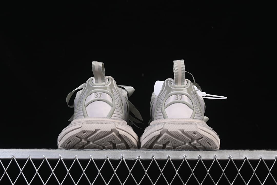 Rear view of the pair showing EU 37 markings and outsole tread