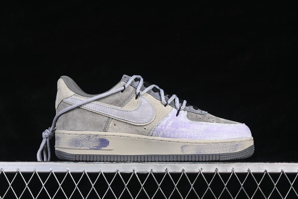 Opposite side profile showing a pale swoosh and lavender accents