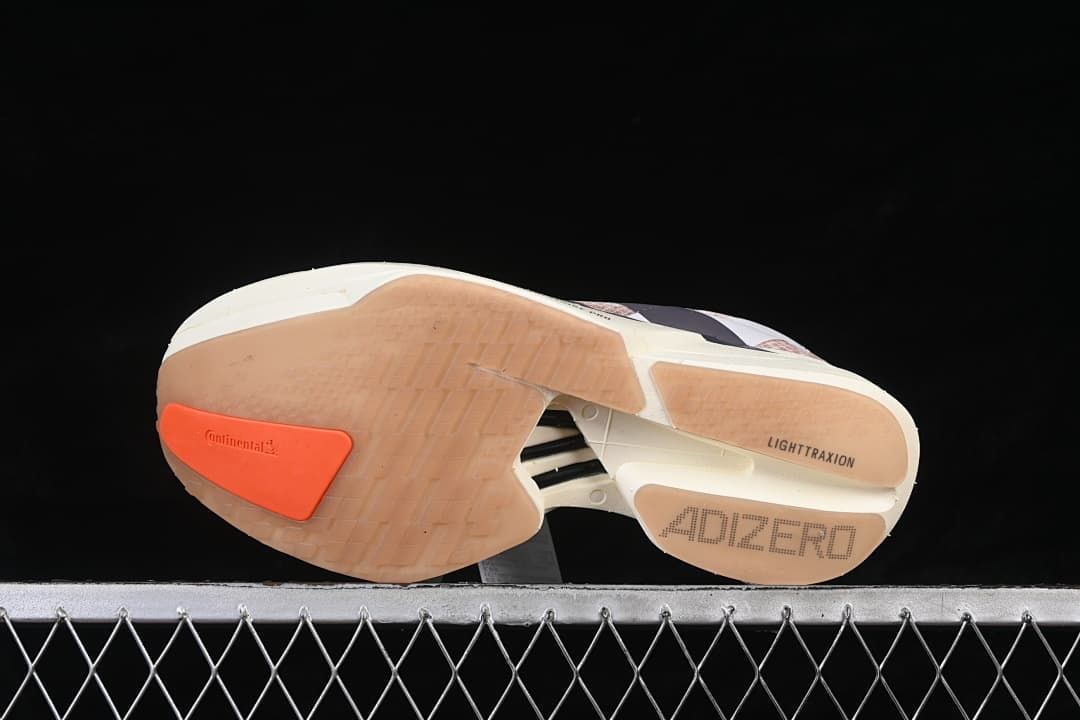 Outsole view showing the Continental and Lighttraxion markings