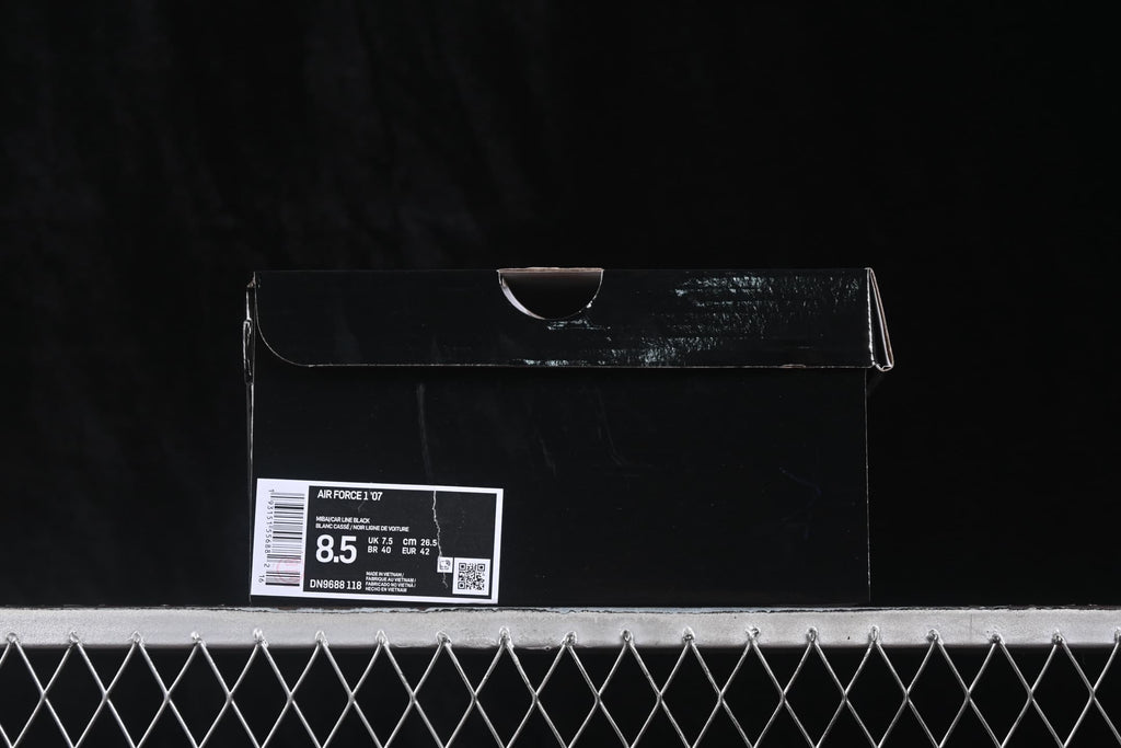 Photographed black shoe box with a label showing Air Force 1 '07, DN9688-118, EU 42, US 8.5 and CM 26.5.