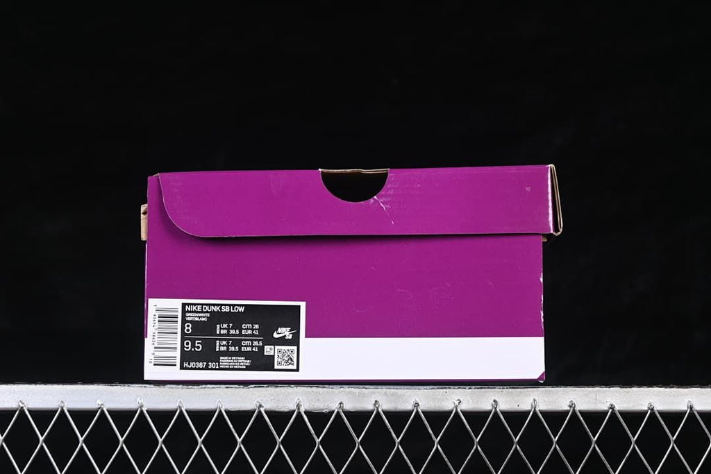 Purple shoe box with a label identifying Nike Dunk SB Low, style HJ0367-301 and sample size US Men 8