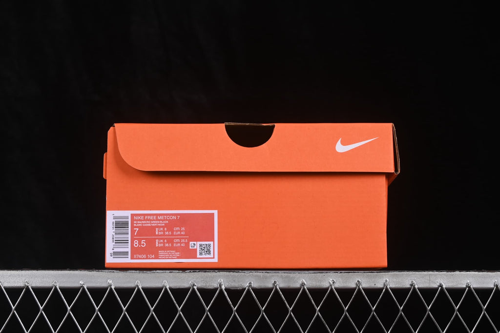 Orange Nike shoe box showing a Nike Free Metcon 7 label with style code II7406-104 and size information.