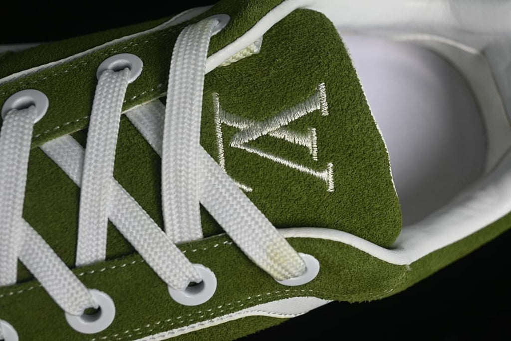 Detail of white laces and embroidered tongue emblem